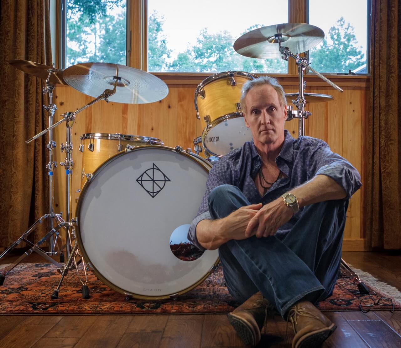 Stan Lynch behind the drum kit